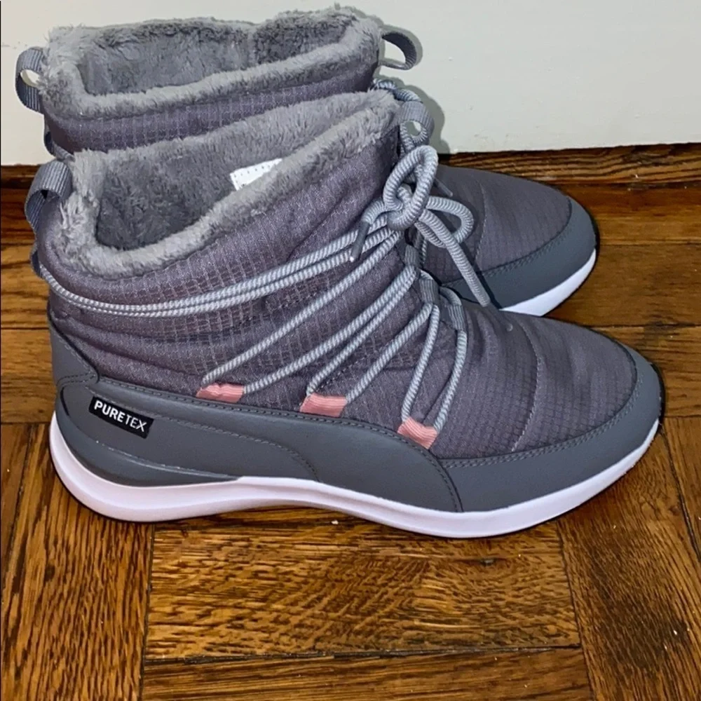 NWT Puma adela winter boots jr size: 5 big kids